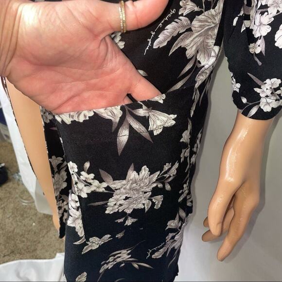 Spiritual Gangster robe Black WHite Floral Front Tie Kimono One Size lightweight - Picture 7 of 10